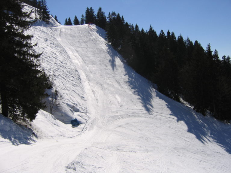 Décante d'une piste de ski du domaine alpin du ski club du Barioz